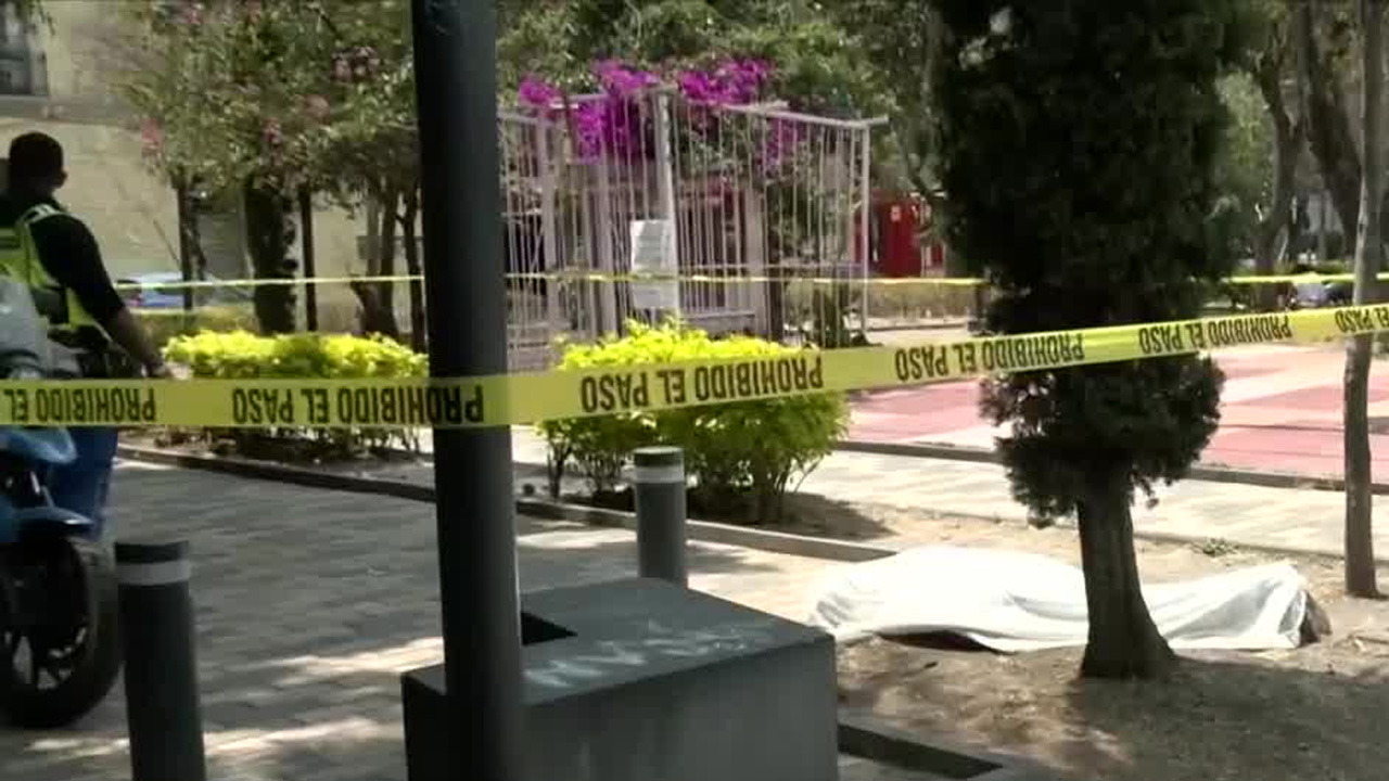 El cuerpo de un hombre fue localizado en un parque de la colonia Guerrero, en Ciudad de México.