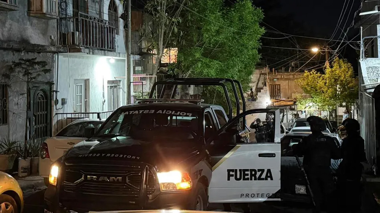 Un hombre resultó herido de bala tras salir de su domicilio al escuchar detonaciones en la colonia San Ángel Sur, en Monterrey.