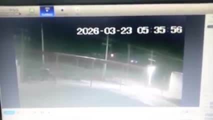 En las imágenes se aprecia cómo la motocicleta circula de manera normal por el camino de tierra.