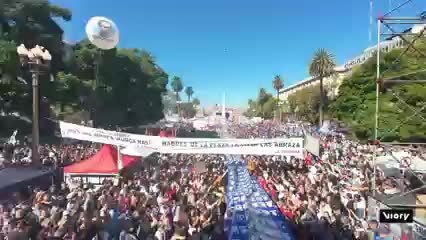 Miles de personas marcharon en Buenos Aires, en el Día de la Memoria por la Verdad y la Justicia, al cumplirse 50 años del golpe de Estado de 1976.