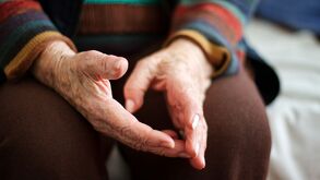 Una mujer de la tercera edad fue brutalmente agredida en el municipio de Tehuacán, Puebla, su familia la encontró atada de pies y manos.