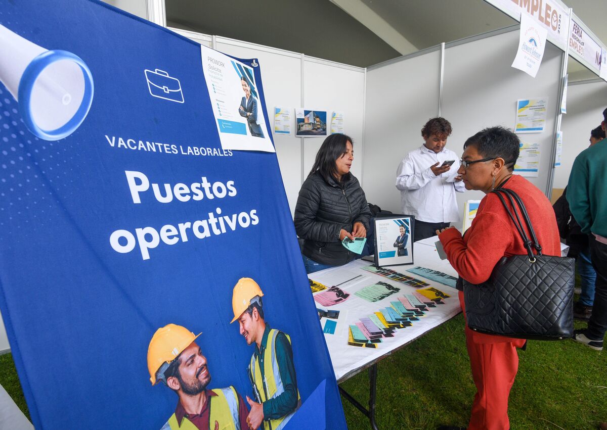 Feria laboral en Saltillo ofrecerá más de 2 mil vacantes y transporte gratuito; conoce horarios, sede y empresas participantes.