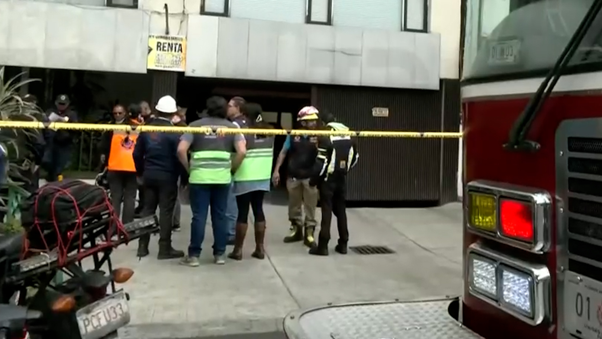 Un trabajador de 20 años cayó desde el cuarto piso con un tanque de gas en la alcaldía Benito Juárez. Fue trasladado al Hospital Enrique Cabrera con fracturas.