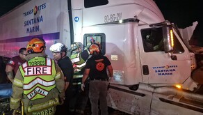 Choque de tráileres en Santa Catarina.