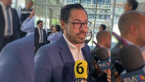 David de la Peña, alcalde de Santiago, hablando en evento de Caintra.