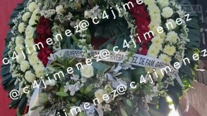 Mujer amenaza de muerte a la supuesta amante de su esposo en Iztapalapa; le envío corona fúnebre.