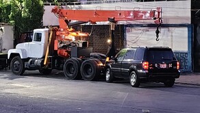 Choque contra grúa en Santa Catarina.