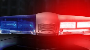 Sirena de policía en color azul, blanco y rojo