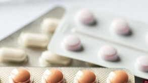 Varias pastillas de diferente color