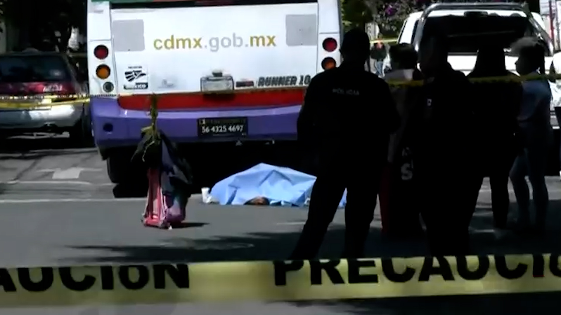 Una mujer de 68 años murió atropellada por transporte público en la colonia San Pedro Jalpa, Azcapotzalco. El chofer fue detenido por la policía de la CdMx.