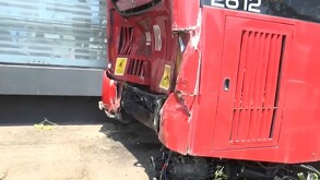 Unidades del Metrobús chocadas en la estación San Juan de Aragón.