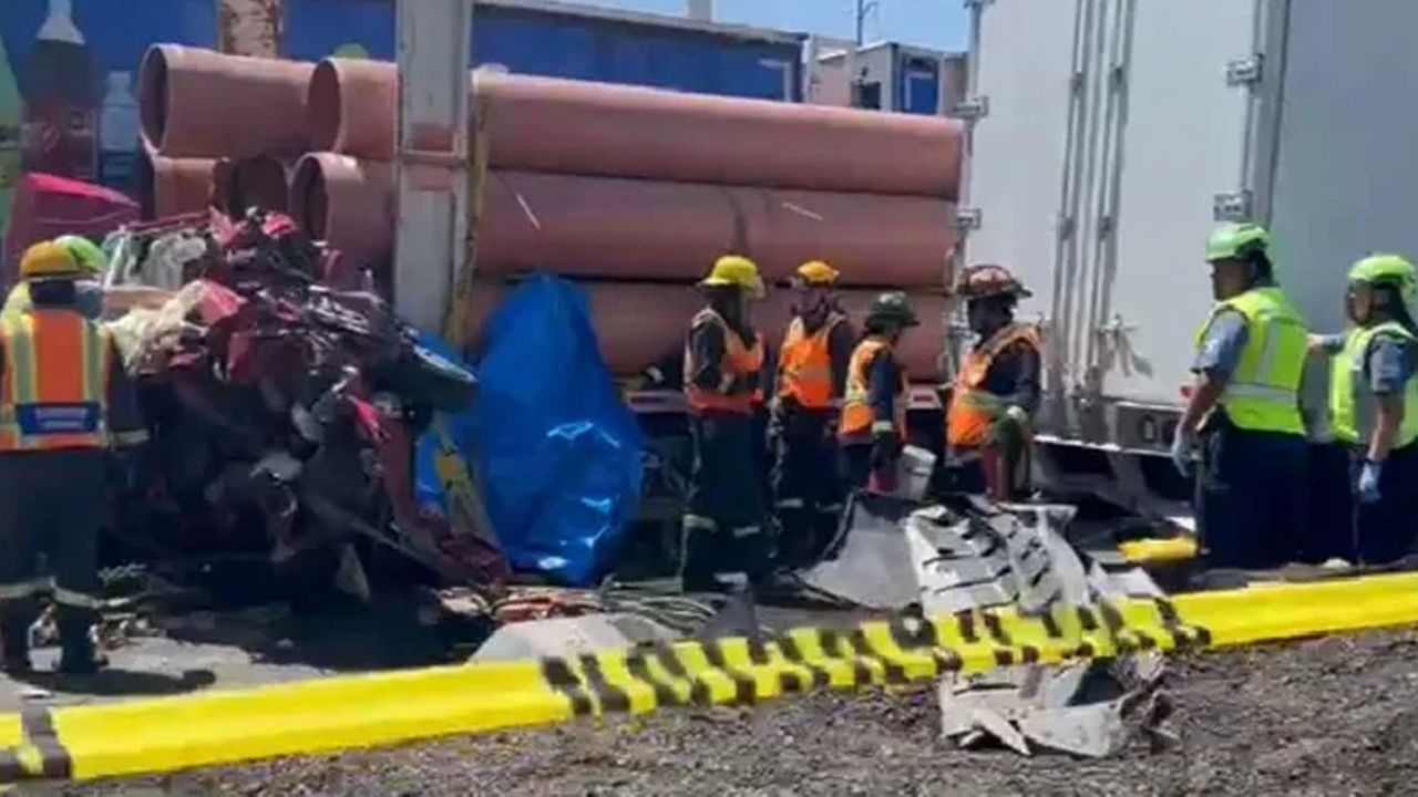 Una carambola en la carretera 57, en Querétaro, dejó dos personas muertas y 15 lesionadas.