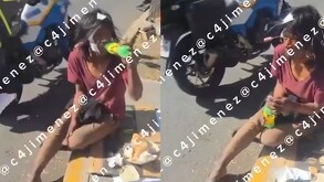 Captan a hombre con picahielos clavado en la cabeza mientras toma un refresco en CdMx.