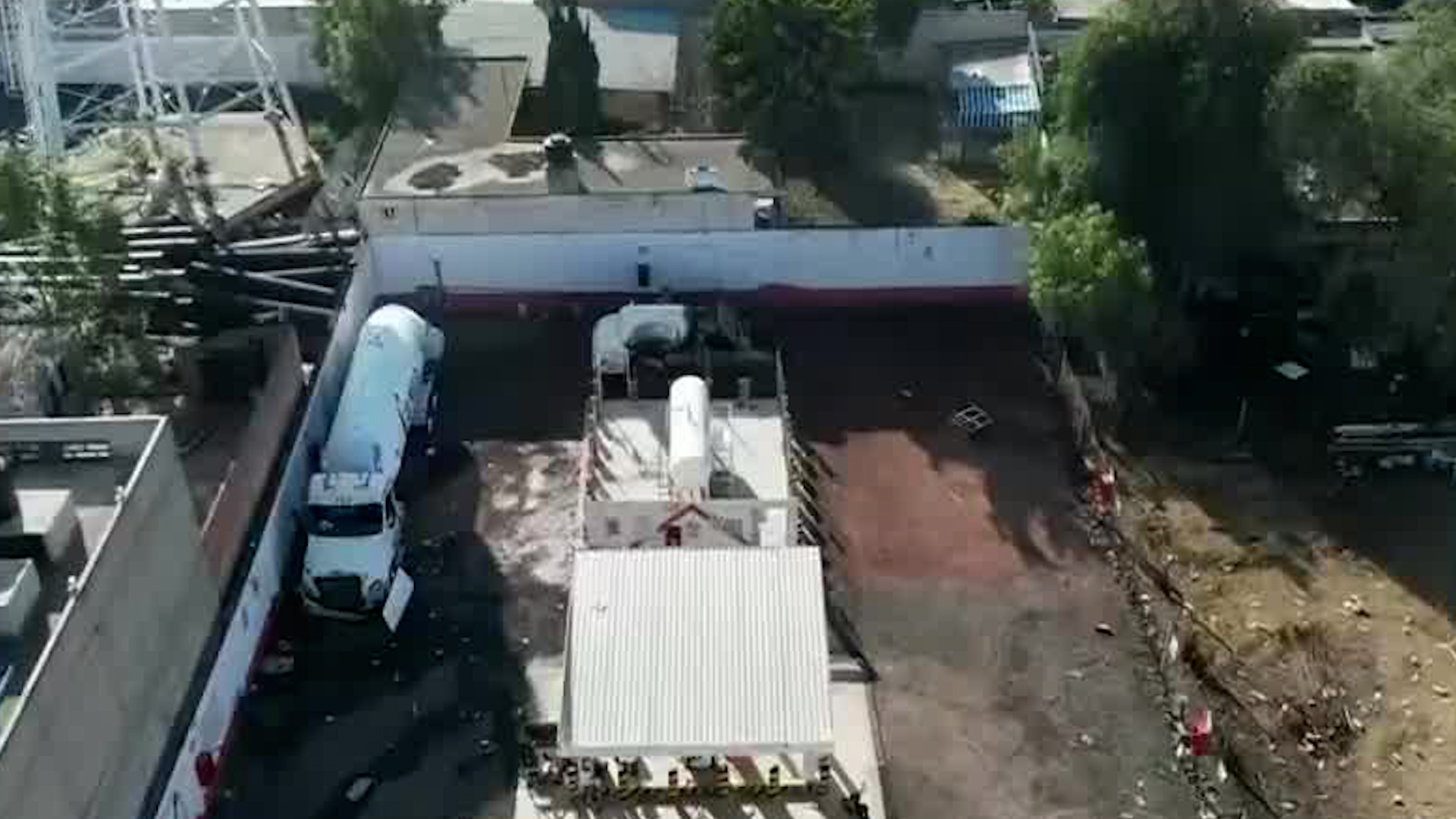 Ante la explosión de una estación de gas LP, la comunidad levantó las plumas de la caseta de Chalco para dar a conocer su exigencia.