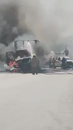 En cuestión de minutos, el fuego se propagó hacia la carga de productos reciclables.