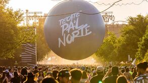 Personas en festival pa´l norte