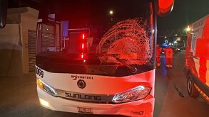 La vialidad fue cerrada para permitir las labores correspondientes, mientras peritos de la FGE realizaron las diligencias.