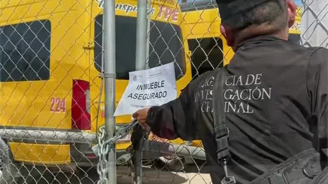 La FGR cateó una empresa de transporte en Mexicali, donde detuvo a cuatro hombres y aseguró 25 mil litros de combustible ilegal.