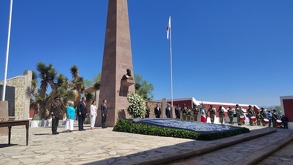 Autoridades estatales y militares realizan ceremonia conmemorativa frente al monumento del Plan de Guadalupe, en un acto oficial con guardia de honor y presenci