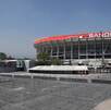 Vista panorámica de un estadio en la Ciudad de México rodeado de zona urbana, con gran afluencia de personas y vehículos en sus alrededores.