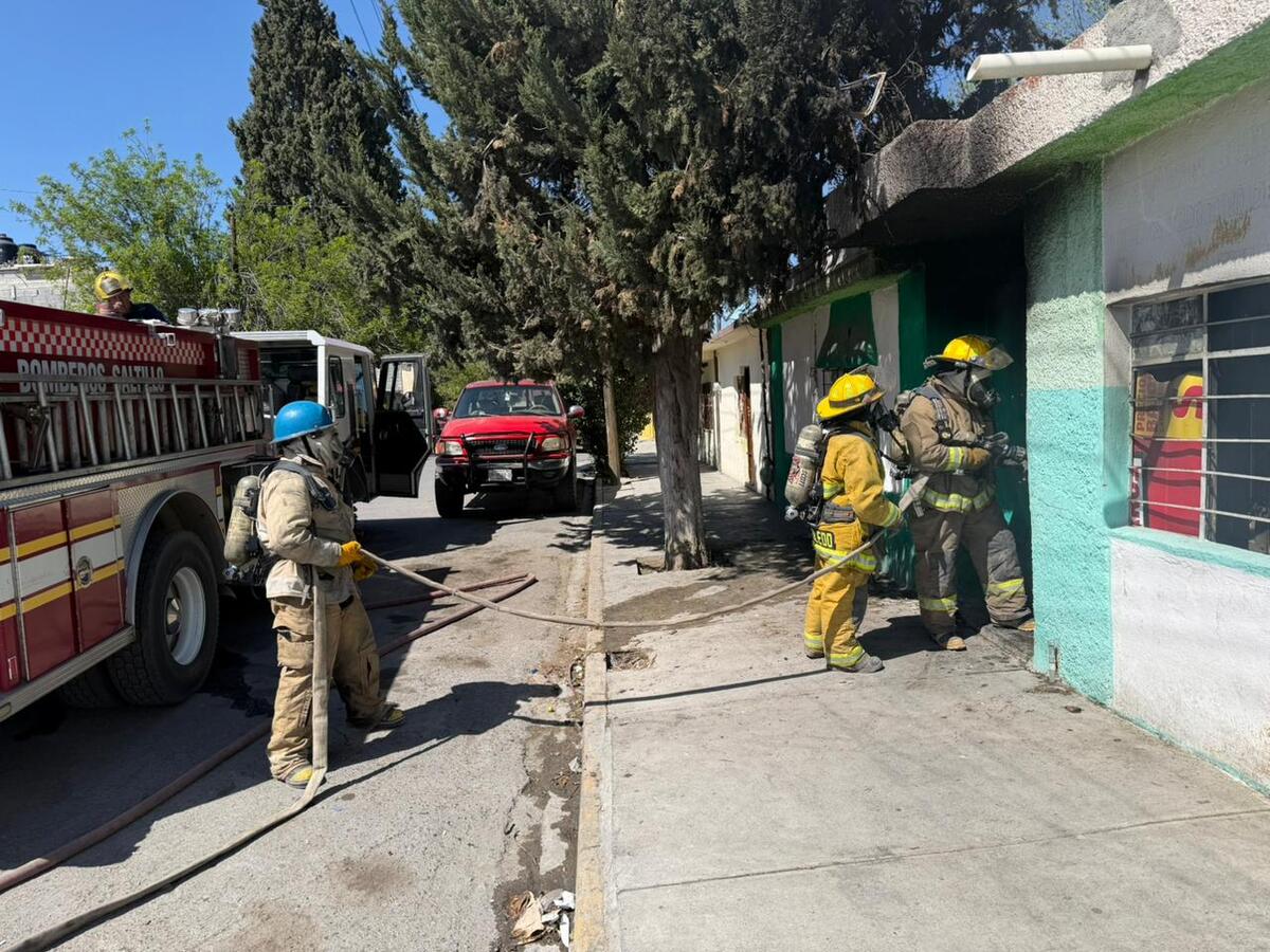Incendio en casa de Río Lerma movilizó a bomberos y vecinos; señalan a un habitante como posible responsable y alertan por riesgo en la zona.