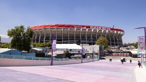 Estadio de la Ciudad de México visto desde afuera