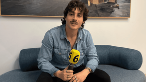 El cantante chihuahuense experimenta con el corrido y anuncia el lanzamiento de su primer álbum para agosto de 2026.