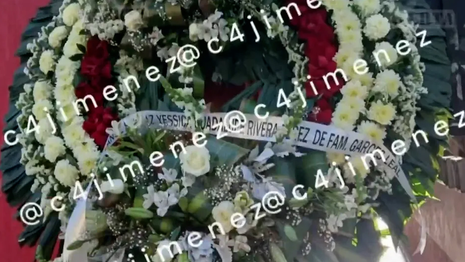 Mujer envía corona fúnebre a la presunta amante de su esposo en Iztapalapa; víctima teme por su vida.