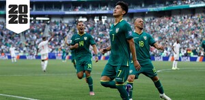 El partido estuvo marcado por el calor que se presentó en la ciudad a la hora del juego.