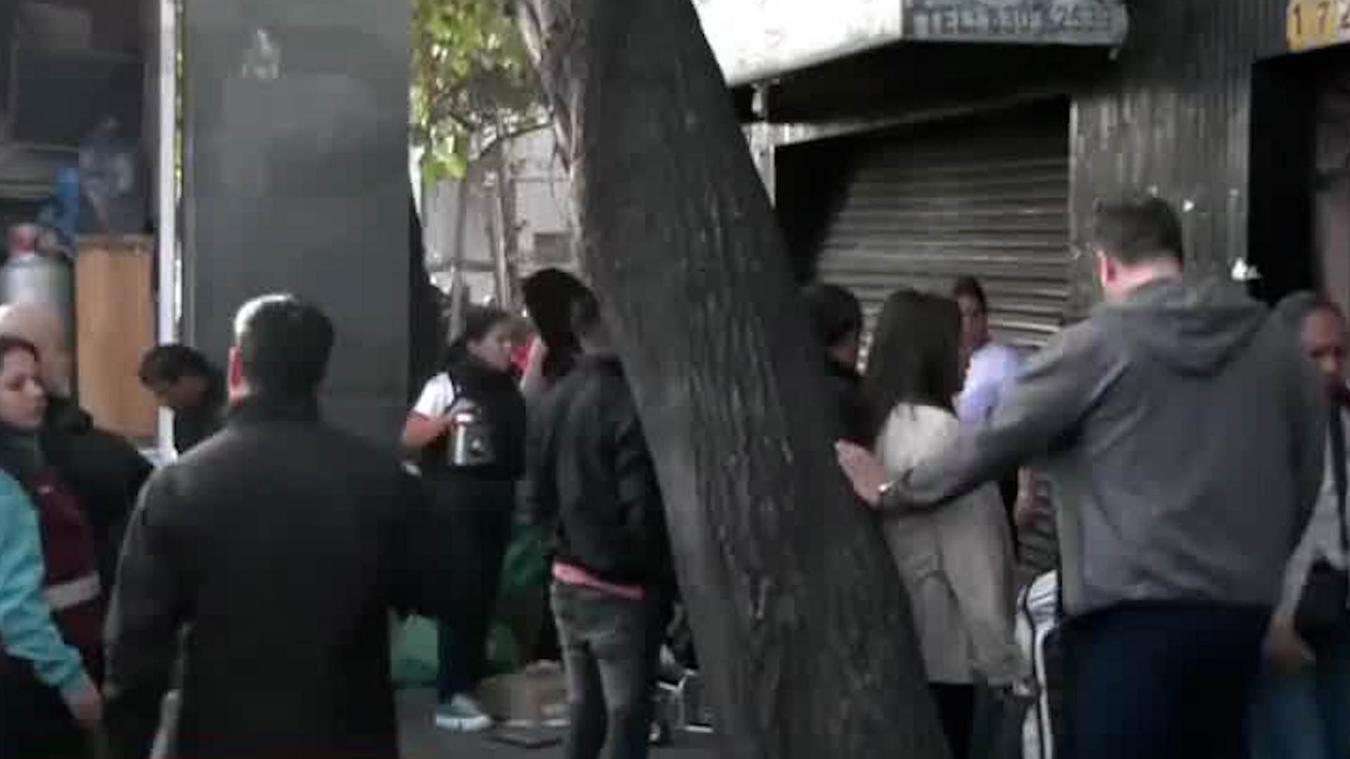 Se presume que las familias ya habrían sido desalojadas con anterioridad. Policías resguardan la zona.