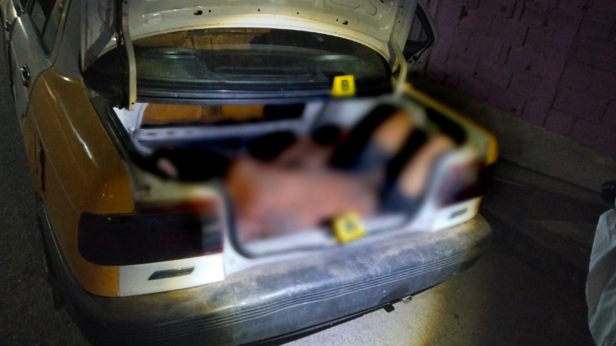 dos cuerpos sin vida de dos hombres en la cajuela de un taxi en acapulco