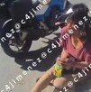 Captan a hombre con picahielos clavado en la cabeza mientras toma un refresco en CdMx.