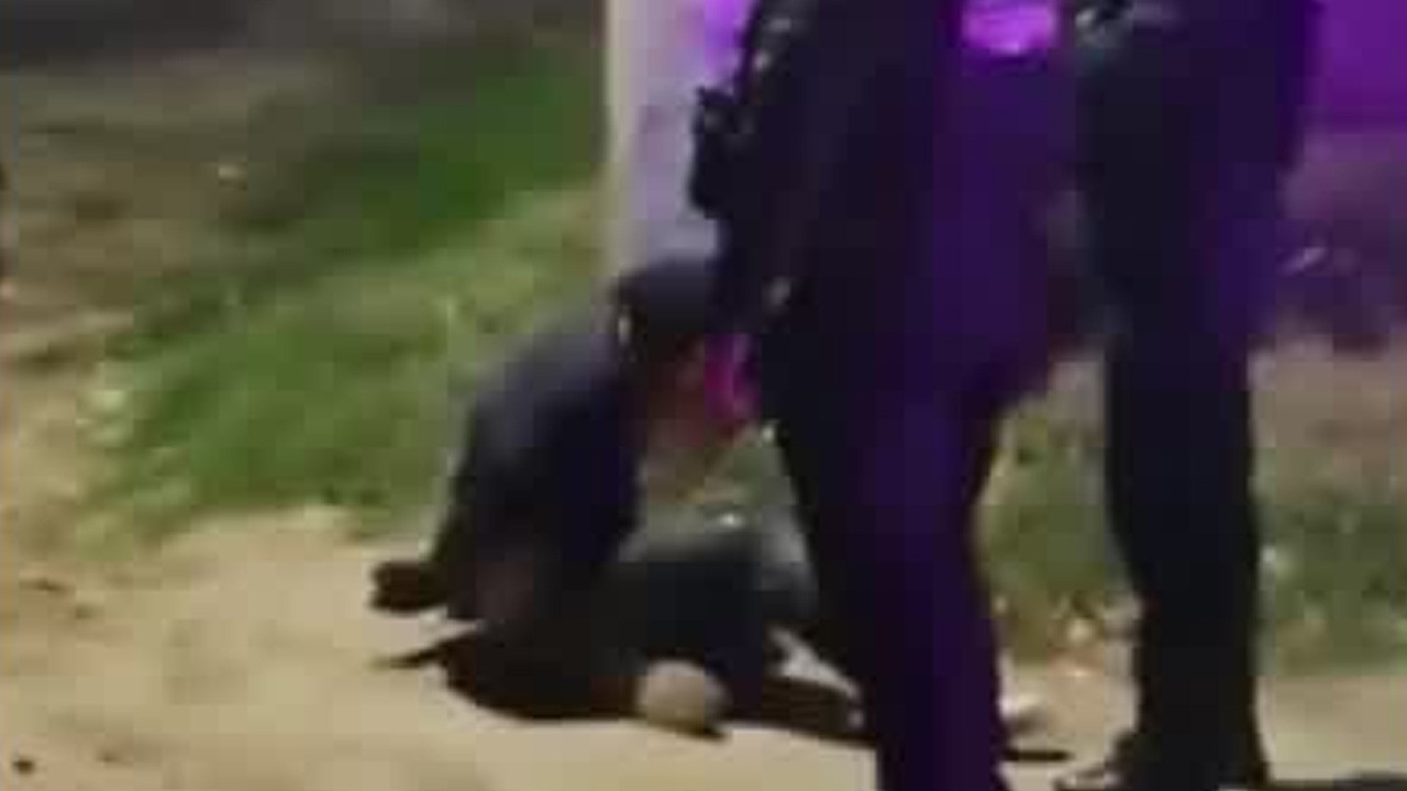 Vecinos de la colonia Homex, en Xalapa, detuvieron y amarraron a un poste a un hombre señalado por presunto intento de robo.