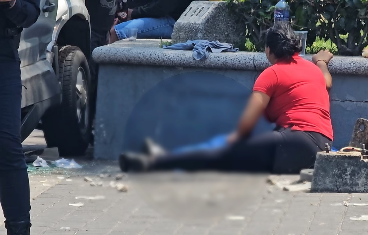 La víctima presenta fracturas severas que requieren intervención quirúrgica inmediata.