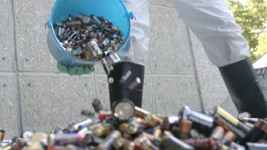 Las baterías contienen metales pesados altamente contaminantes.