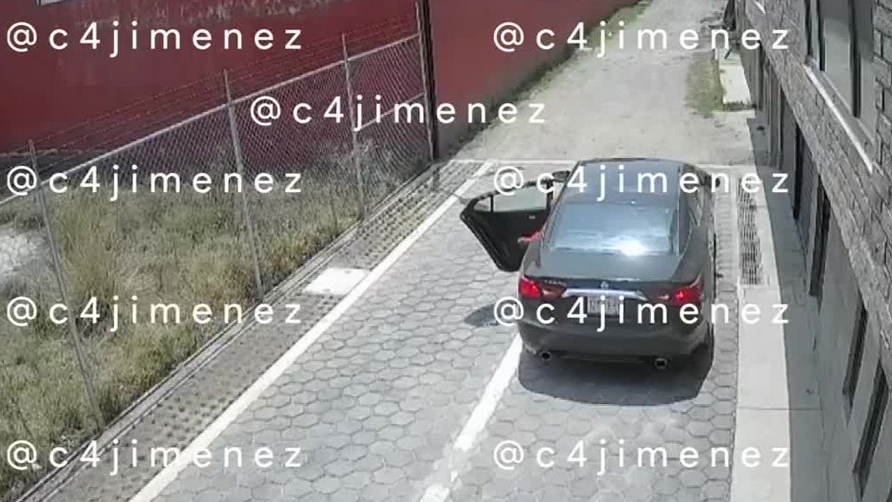 Cuatro personas fueron detenidas en Metepec tras una persecución policial, luego de ser señaladas por su presunta participación en un robo a casa habitación.