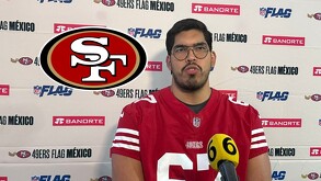 Jugador de los 49ers San Francisco en la conferencia de la clínica.