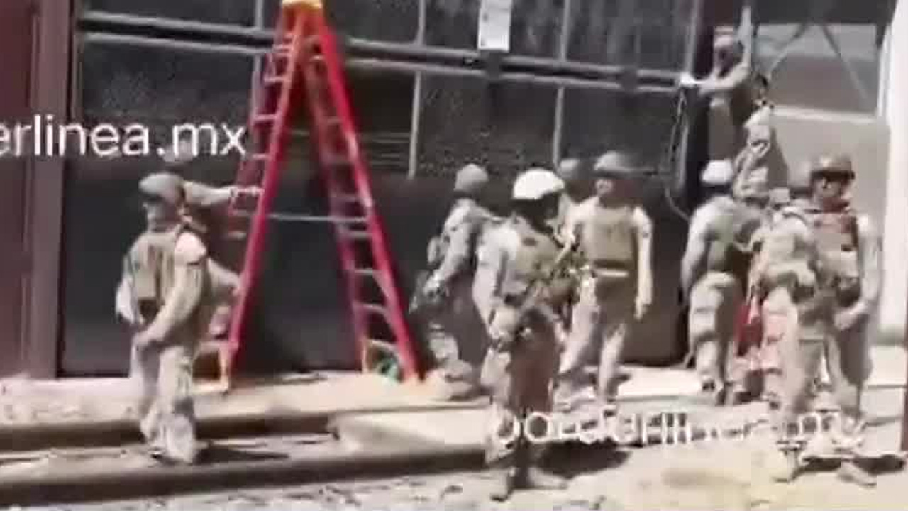 Un video mostró a militares de Estados Unidos cerca de la frontera en Nogales durante trabajos de mantenimiento.