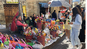 Guanajuato capital se llena de colores por el Día de las Flores este Viernes de Dolores dando inicio a las celebraciones de Semana Santa