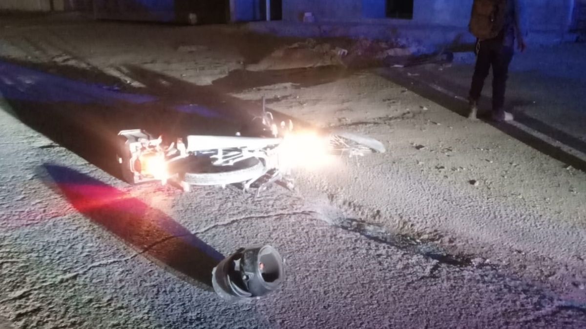 Motocicleta con la que un hombre arrolló a una mujer