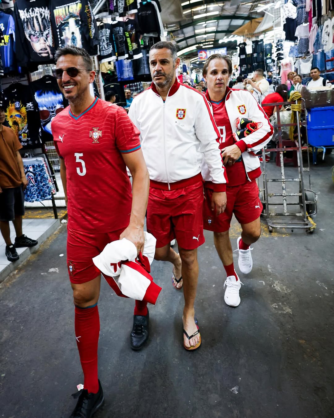 Leyendas de Portugal caminan sobre Tepito