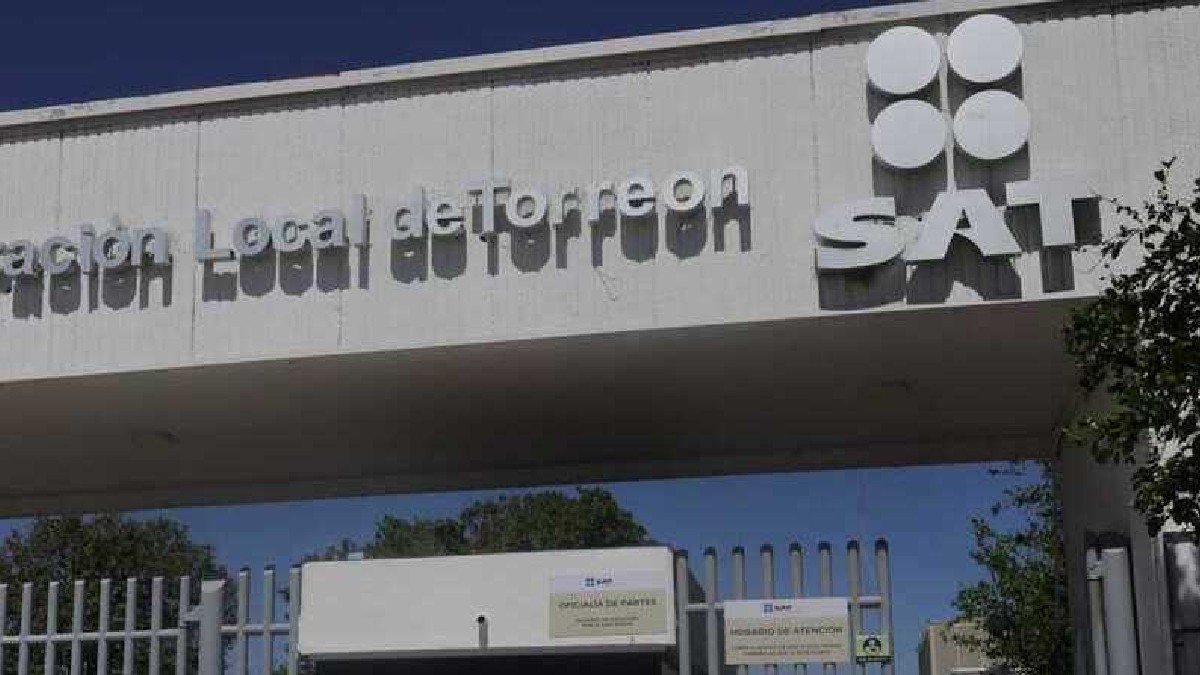 Fachada del edificio del SAT en Torreón
