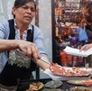 Cocinera de gorditas en la Feria de la Gordita en La Resurrección, Puebla