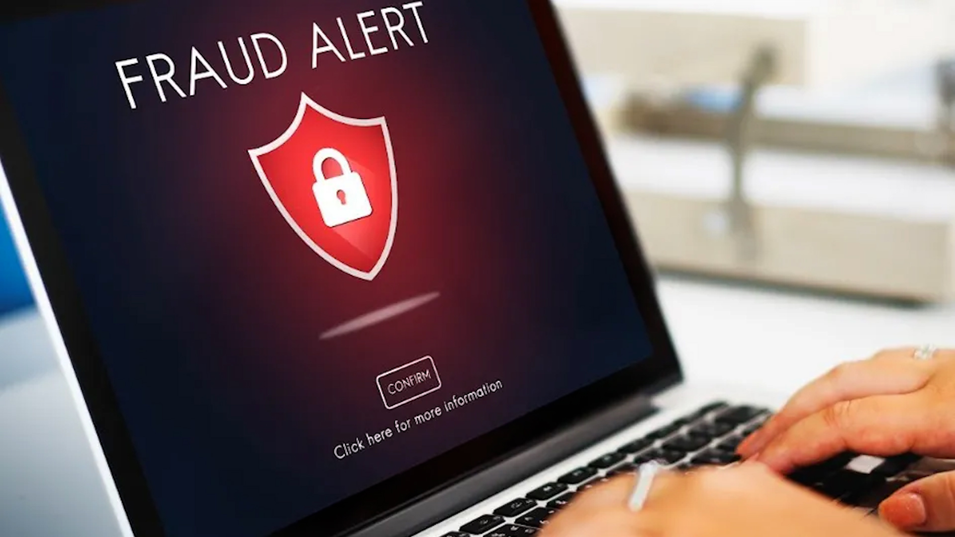 Policía cibernética advierte que a través de redes sociales se oferta la obtención de documentos oficiales con facilidad.