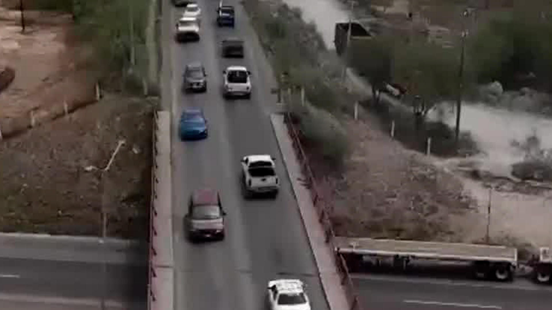 Los hechos ocurrieron sobre la Carretera Apodaca-Zuazua. La madre fue trasladada a un hospital en la entidad.