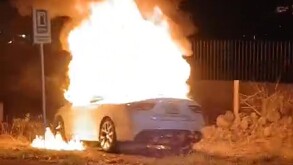 Dos vehículos quedaron completamente calcinados tras el incendio en El Arenal.