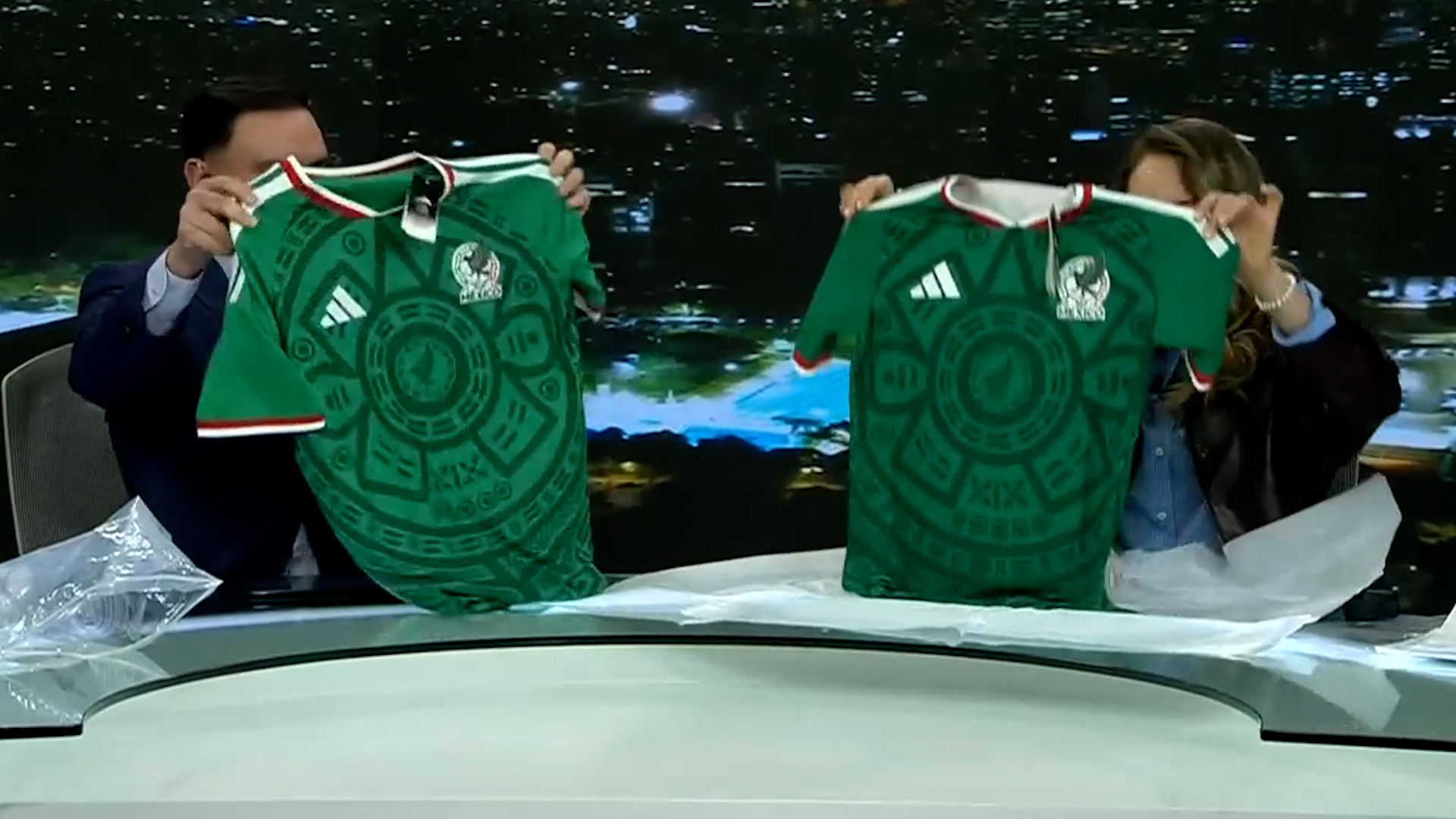 ¿$3,000 o $600 pesos? Comparamos la playera oficial del Mundial 2026 con una versión de Tepito. Descubre qué tiene la original que la clon no puede copiar.
