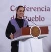 Claudia Sheinbaum en la mañanera del pueblo anunciando precio del diésel