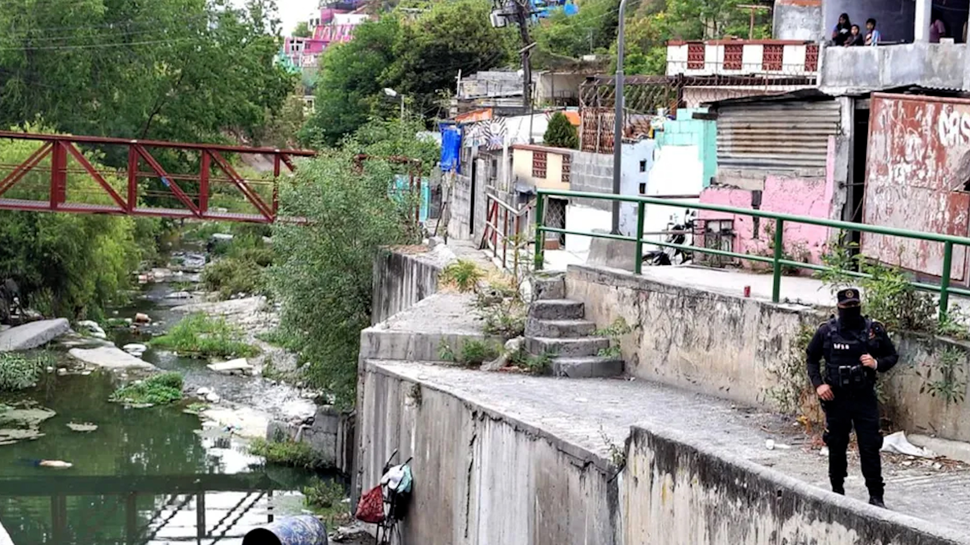 Localizan sin vida a “La Yegua” en una charca del Arroyo Seco, tras horas desaparecido; autoridades indagan si hubo delito.