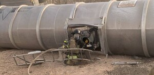 Pipa de gasolina torada en carretera